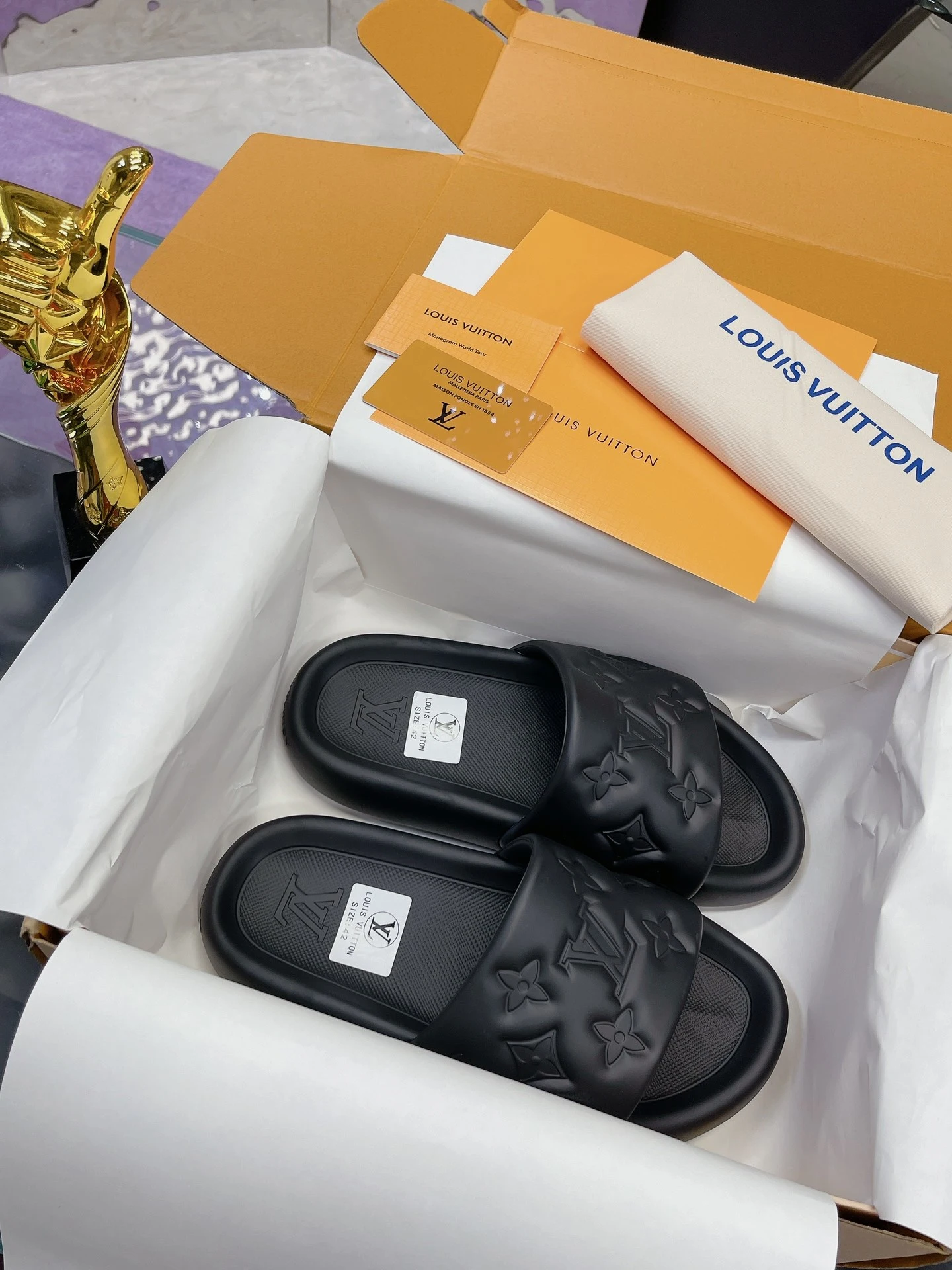 Louis Vuitton Slippers — a622d811
