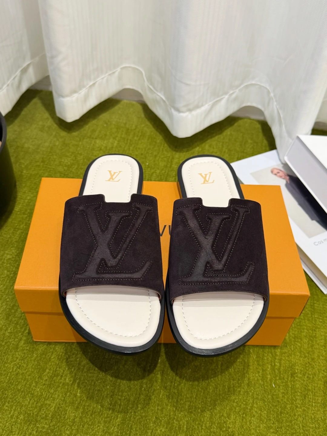 Louis Vuitton Slippers — 2c05bc8b