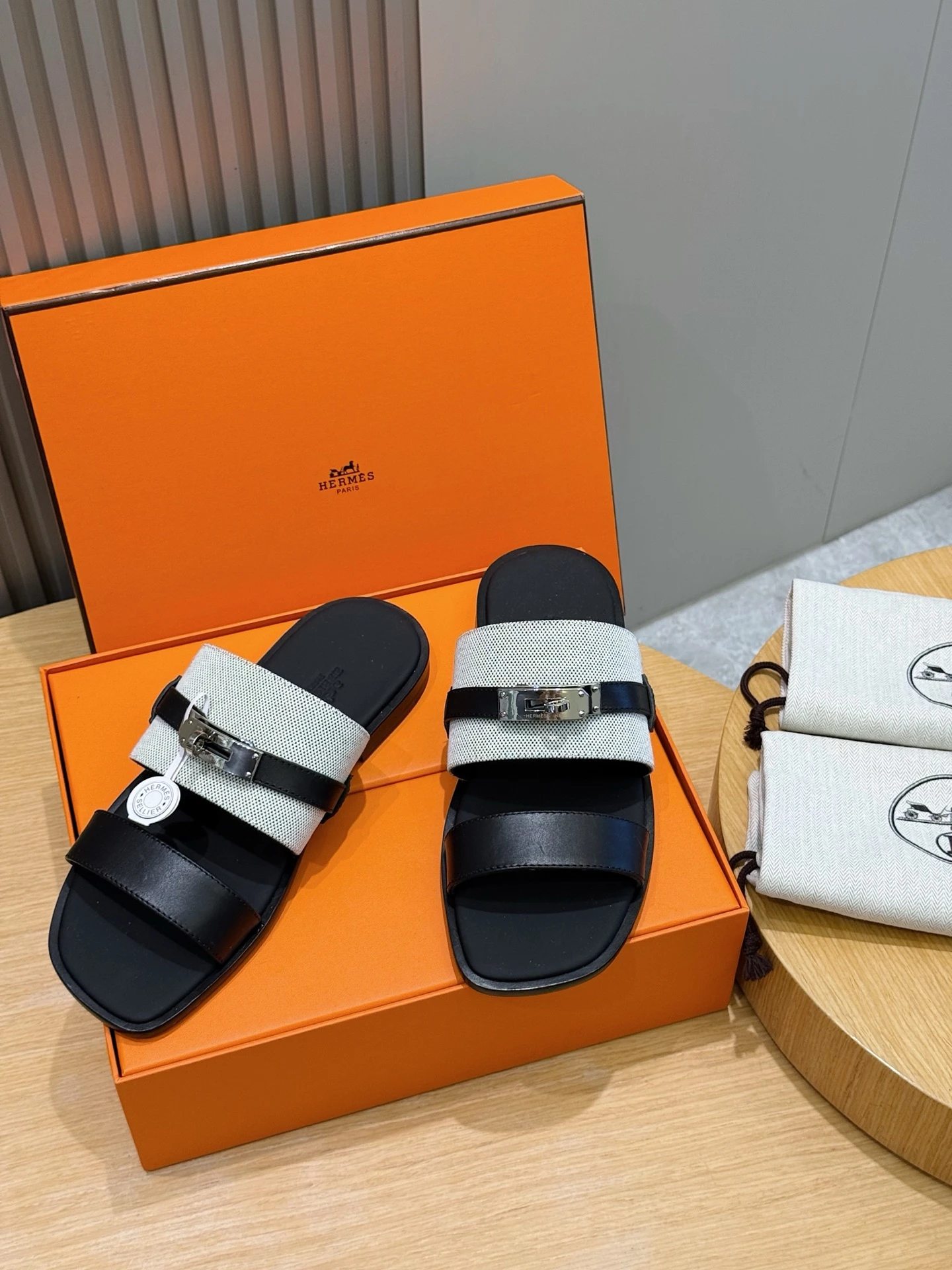 Hermès Slippers — 7b555b9c