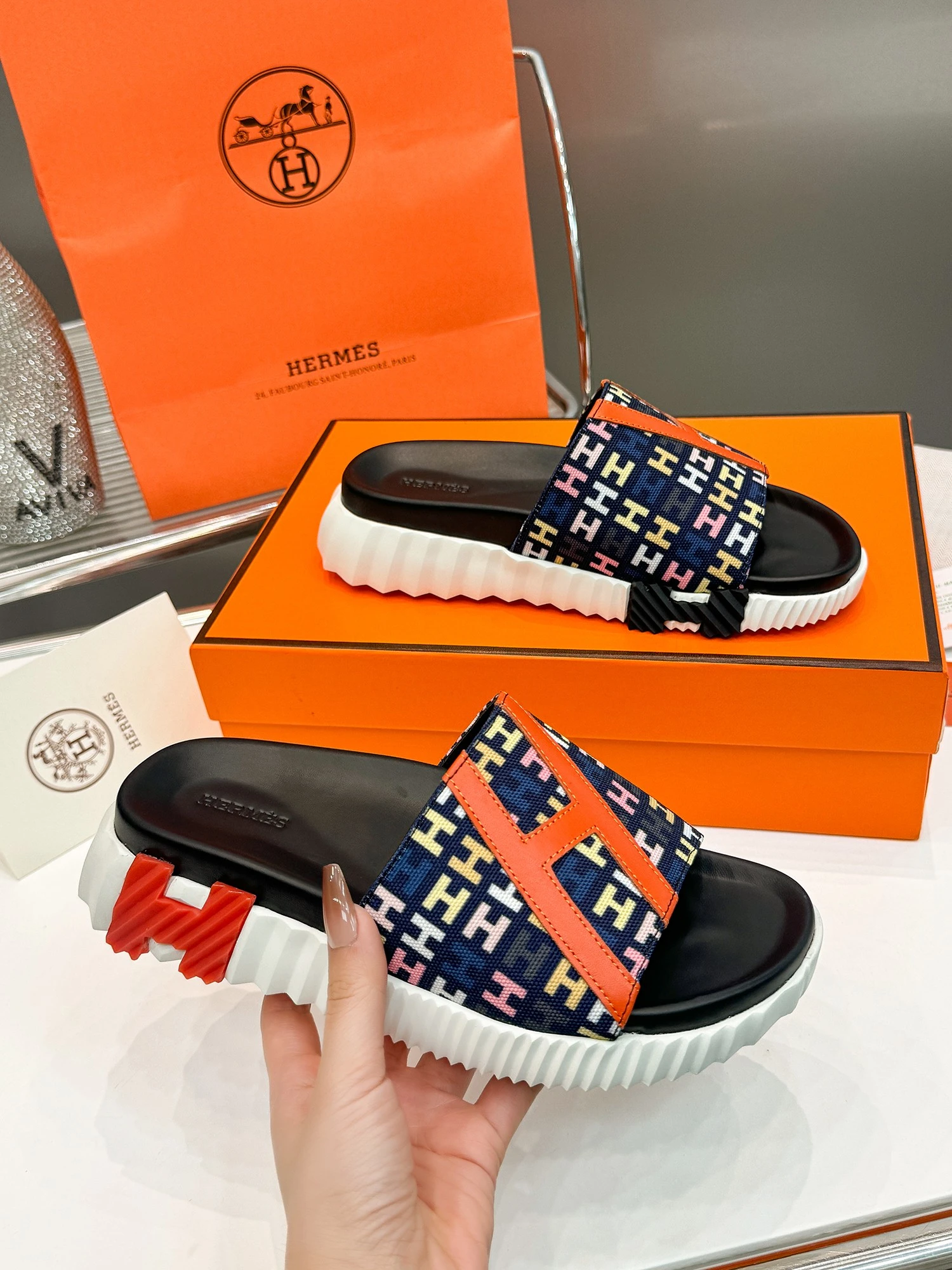 Hermès Slippers — 87f8f8c0
