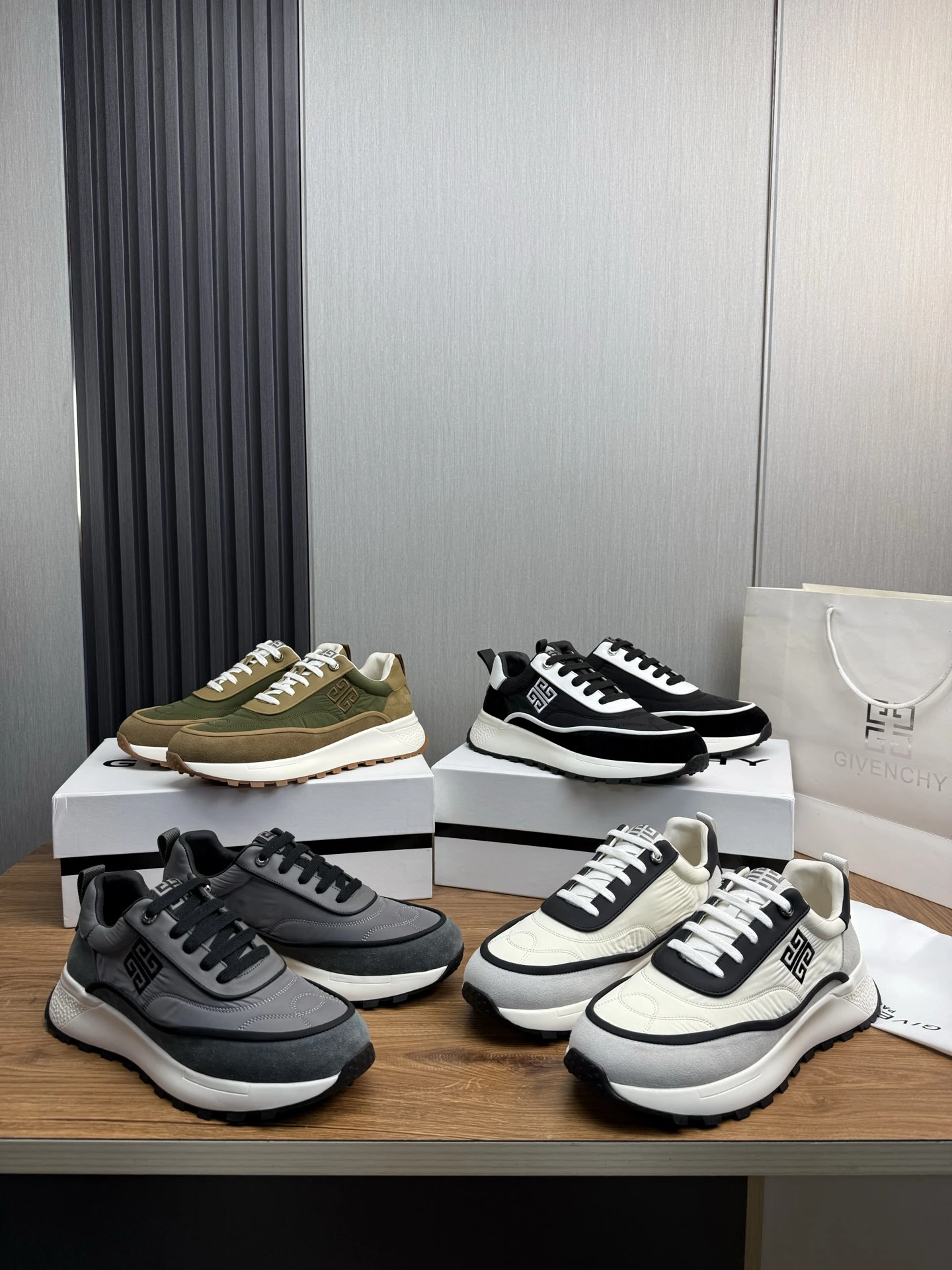 Givenchy Sneakers — 3017409f