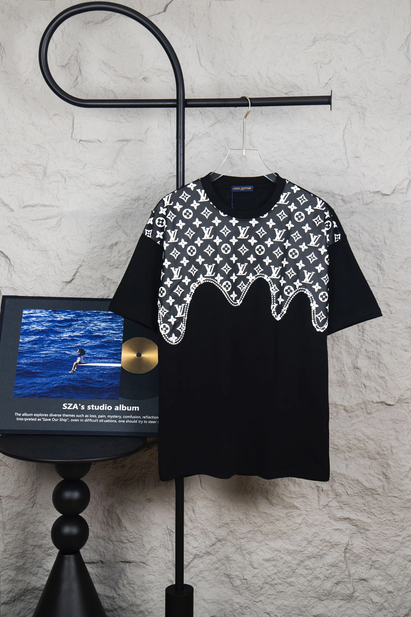 Louis Vuitton T-Shirt — 147a80b1