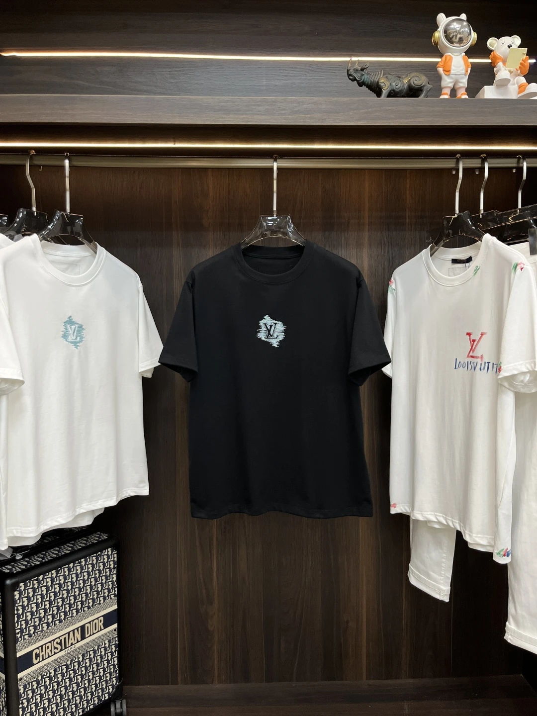 Louis Vuitton T-Shirt — 689e5353