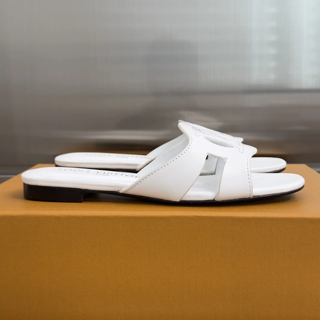 Louis Vuitton Slippers — c2050d52