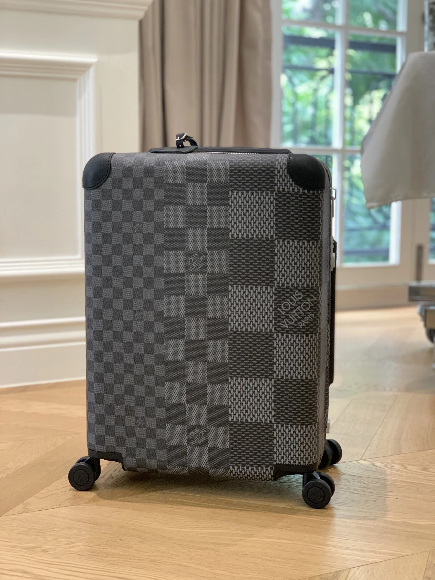 Luggage — 555ada90