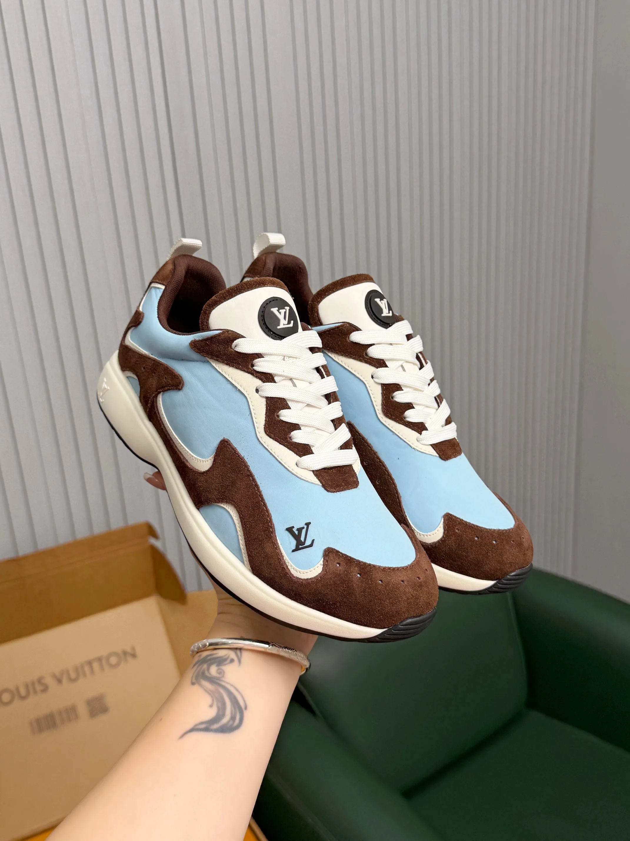 Louis Vuitton Sneakers — 12c820ba