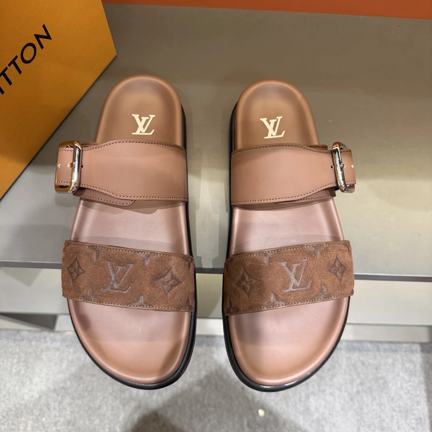 Louis Vuitton Slippers — 7c4d2d0a