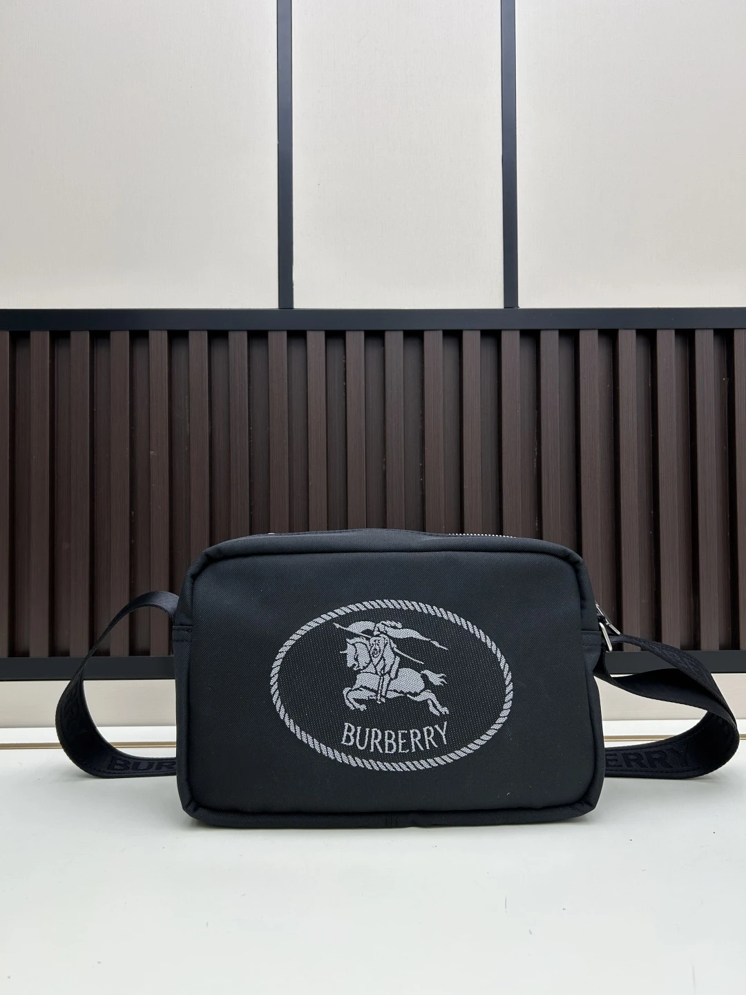 Burberry Bag — b0544aa5