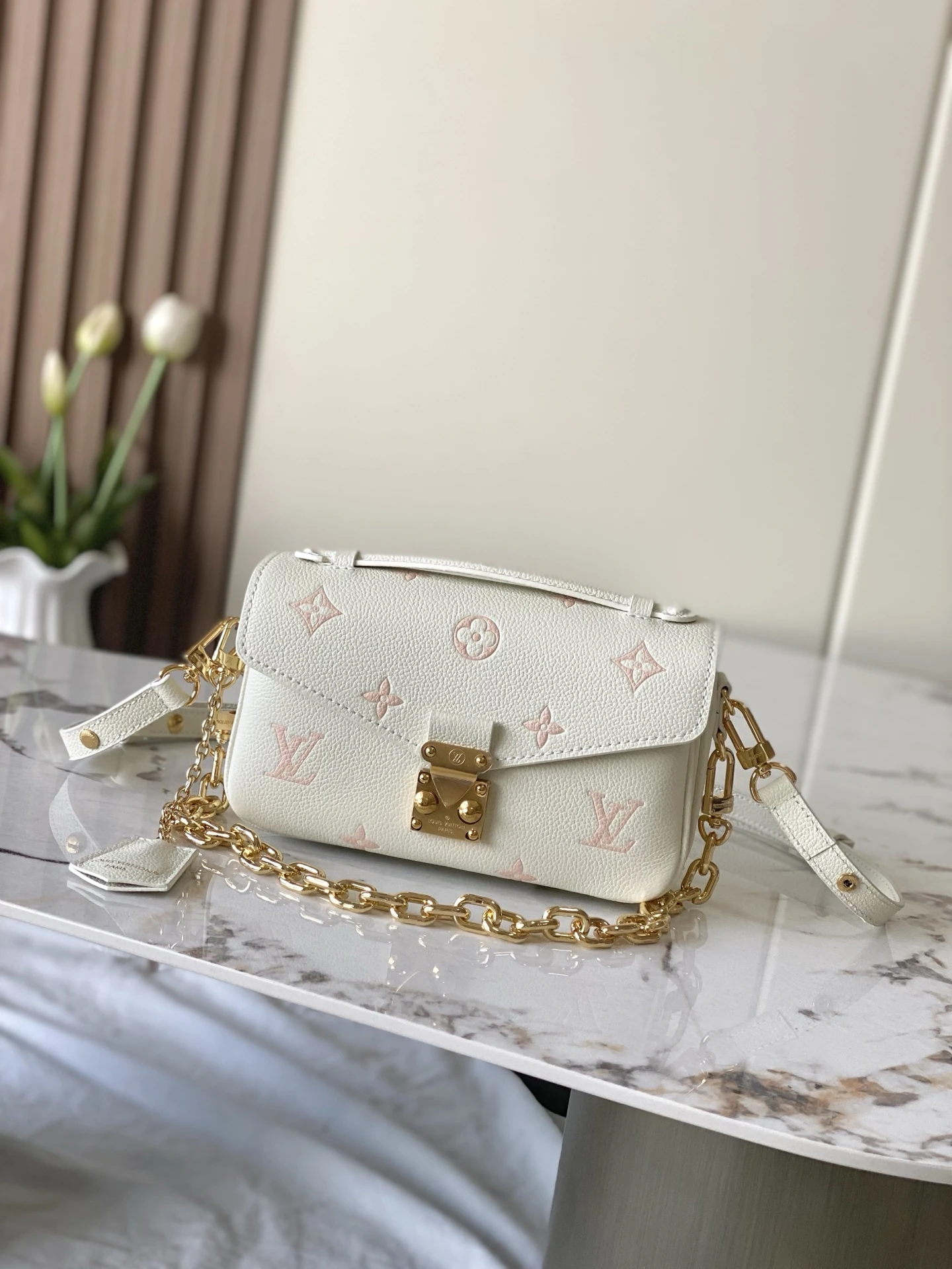 Louis Vuitton Bag — e4b247fa