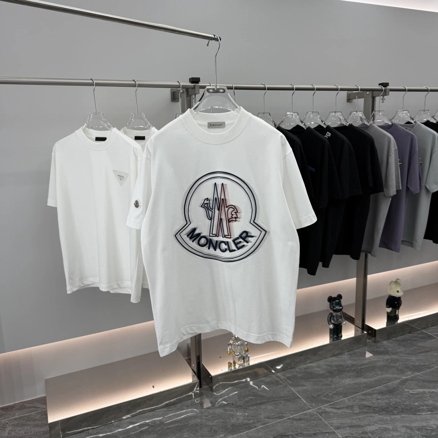 Moncler T-Shirt — 11087399