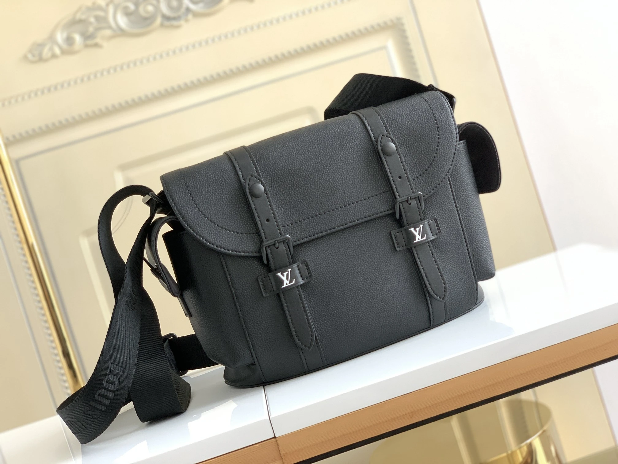 Louis Vuitton Bag — 8318d399