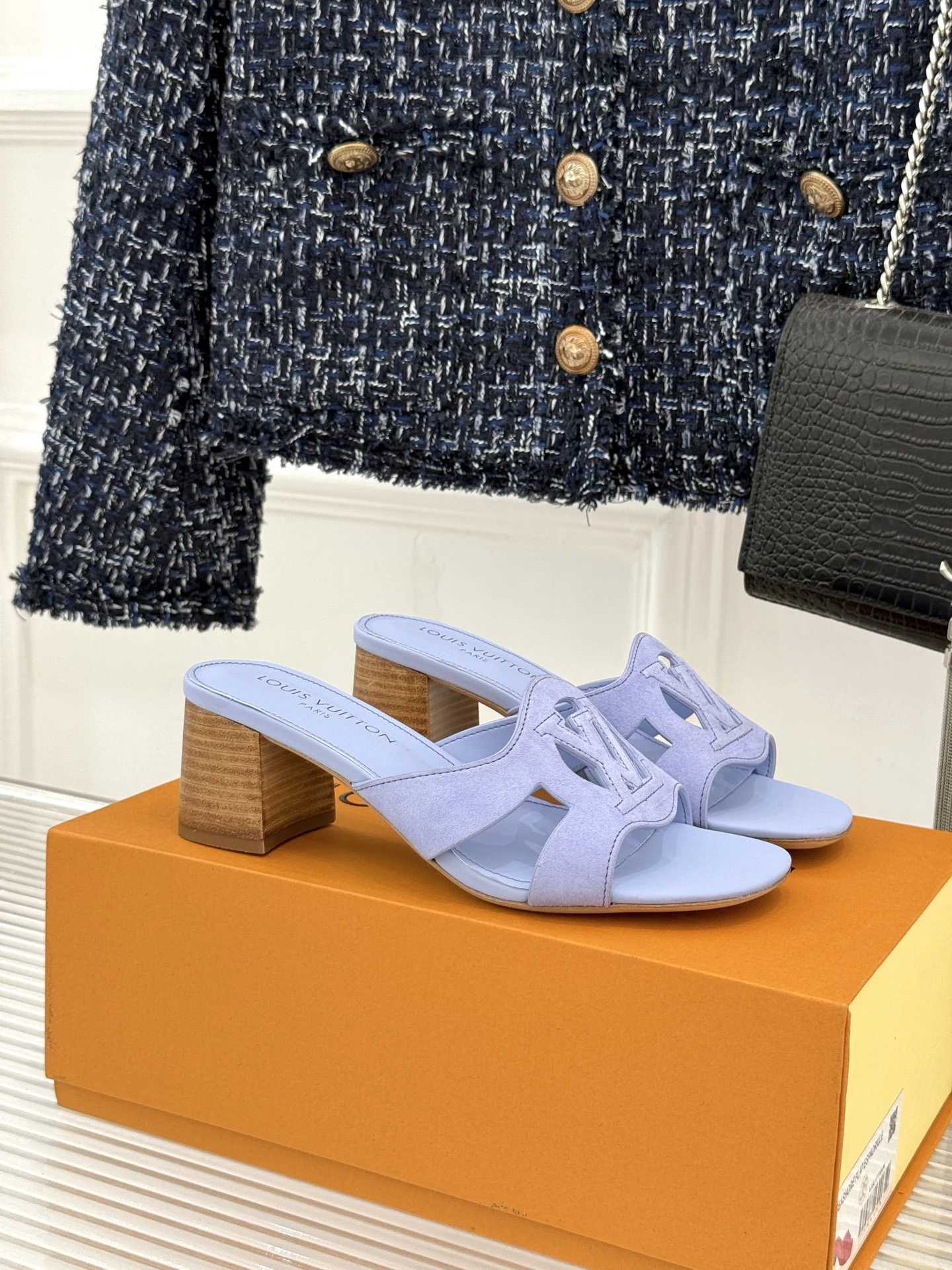 Louis Vuitton Slippers — e9342d10