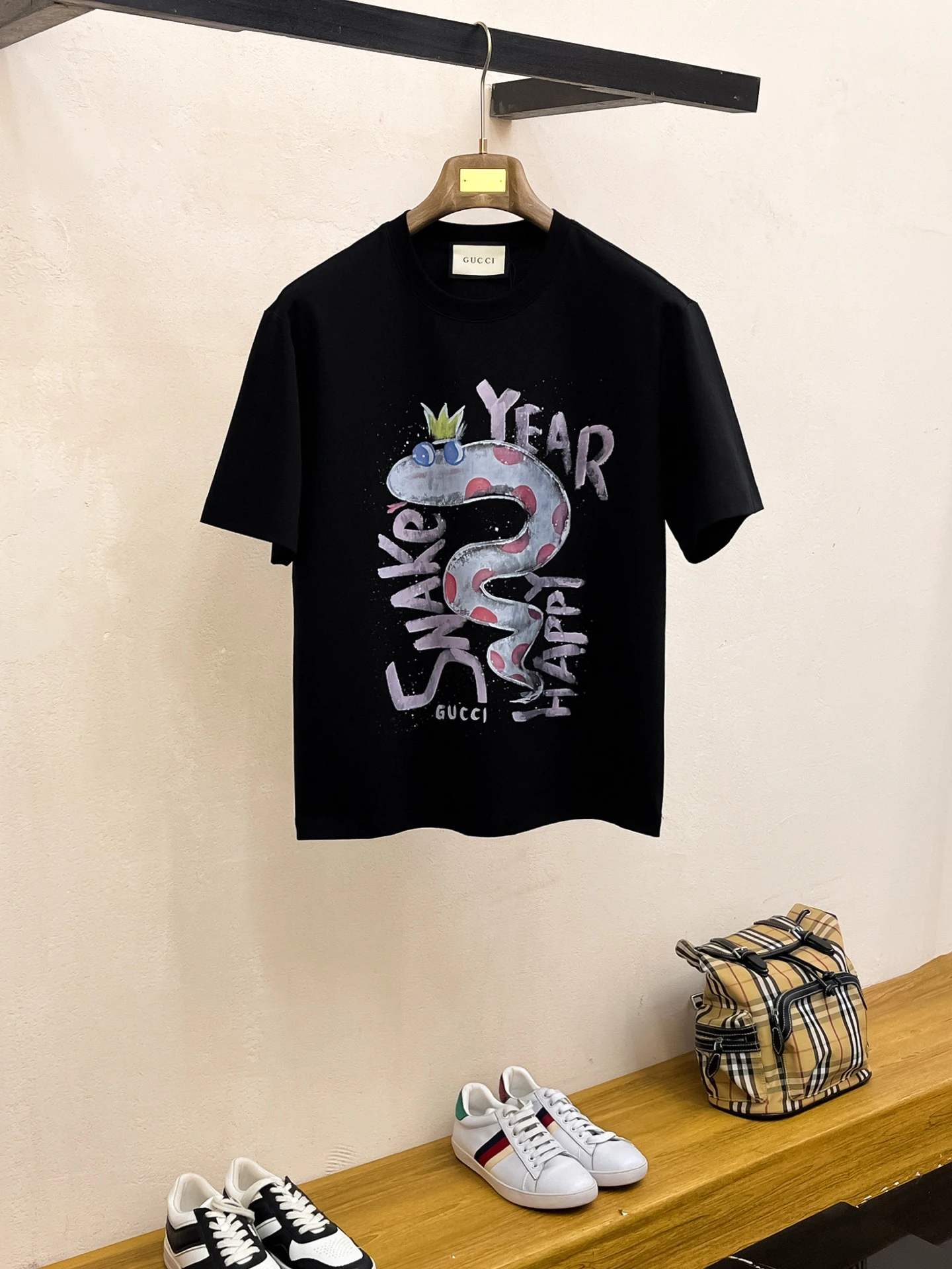 Gucci T-Shirt — 5dfba5ee