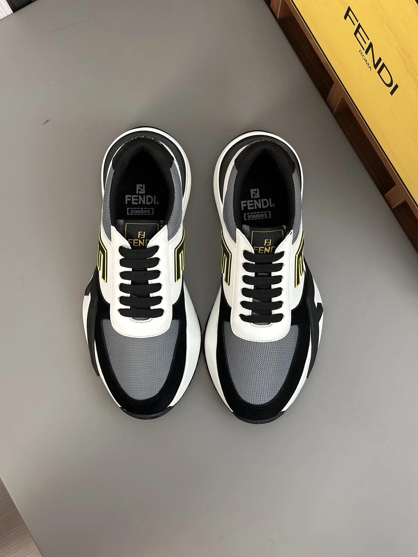 Fendi Sneakers — 2887f743