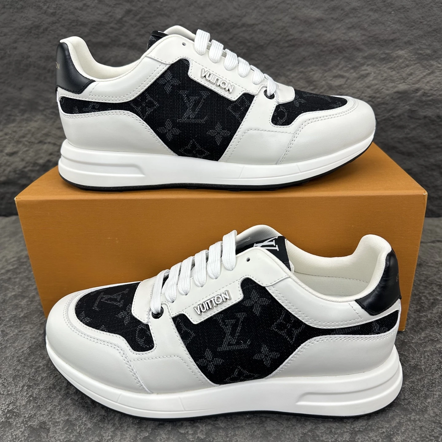 Louis Vuitton Sneakers — fa4d8e43