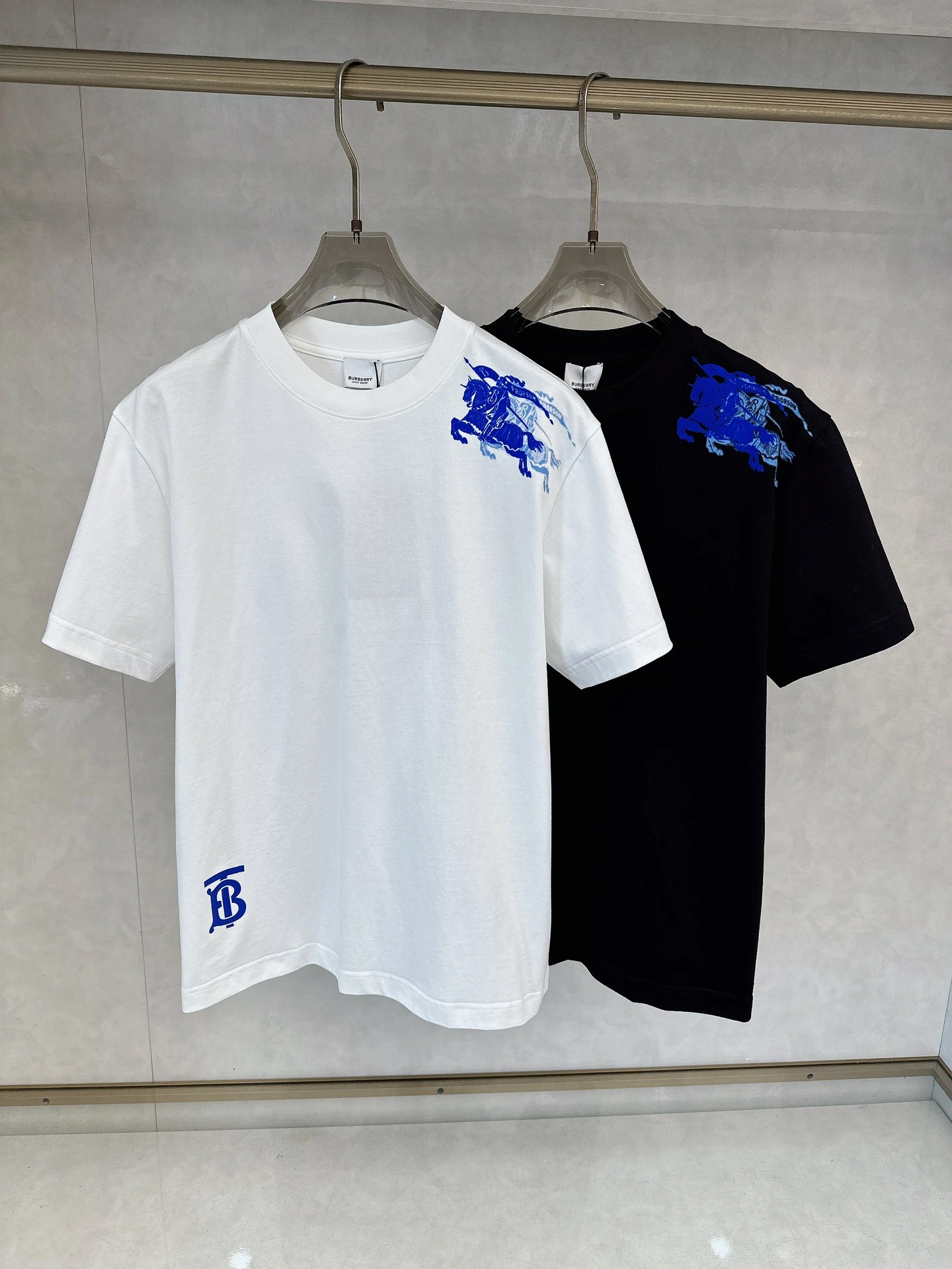Burberry T-Shirt — 548ca3c0