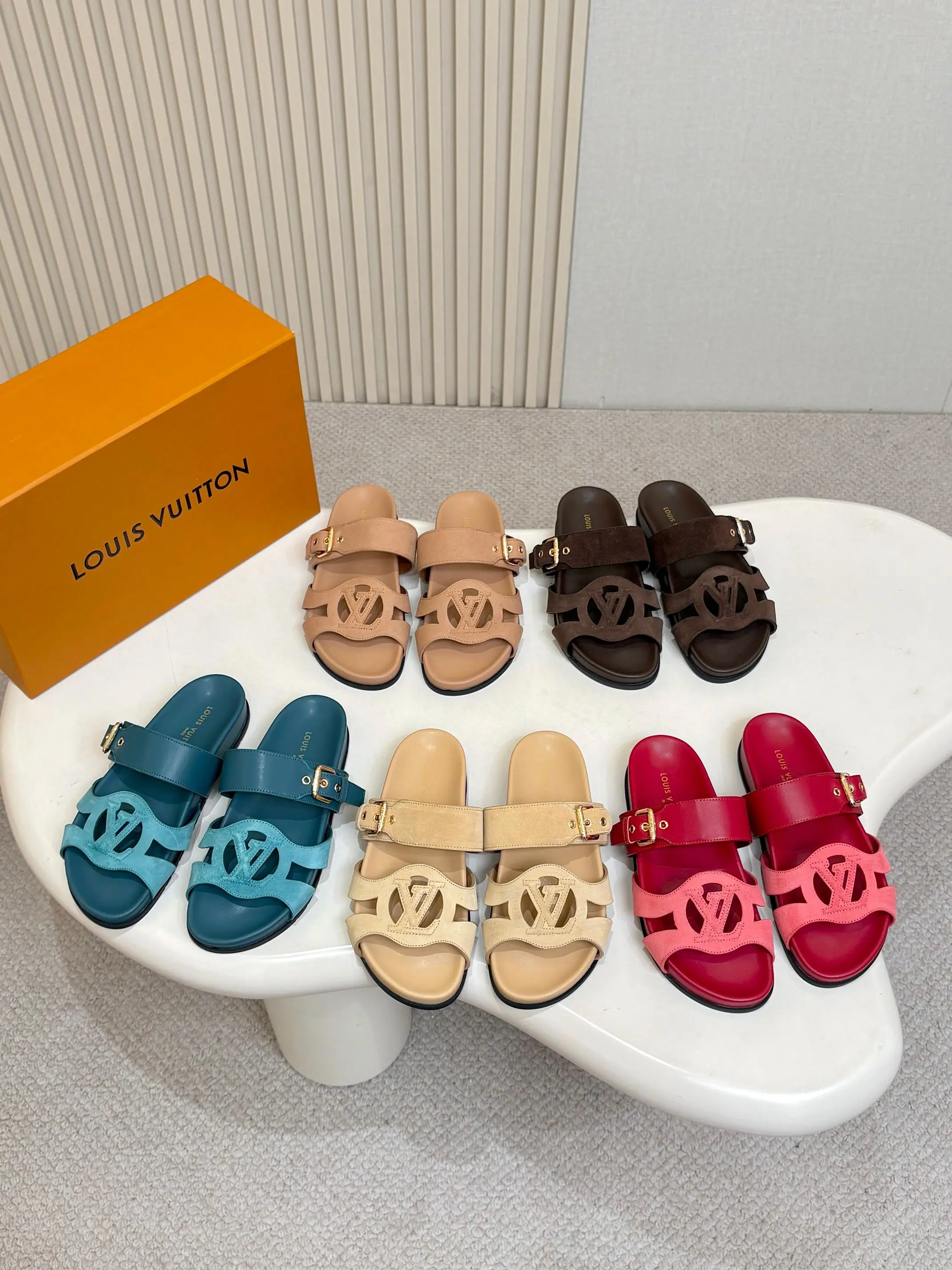 Louis Vuitton Slippers — b724921d