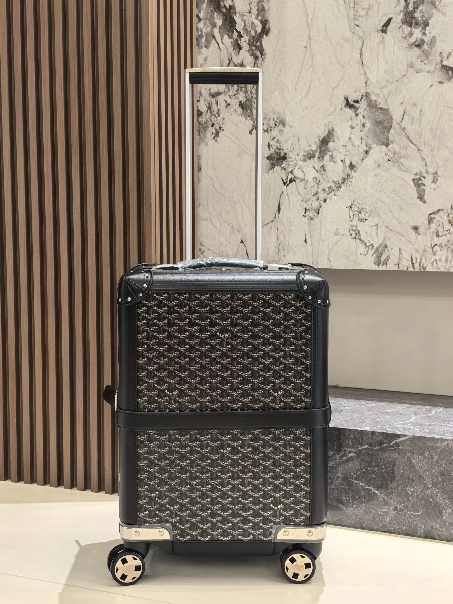 Goyard Luggage — c2319a5c