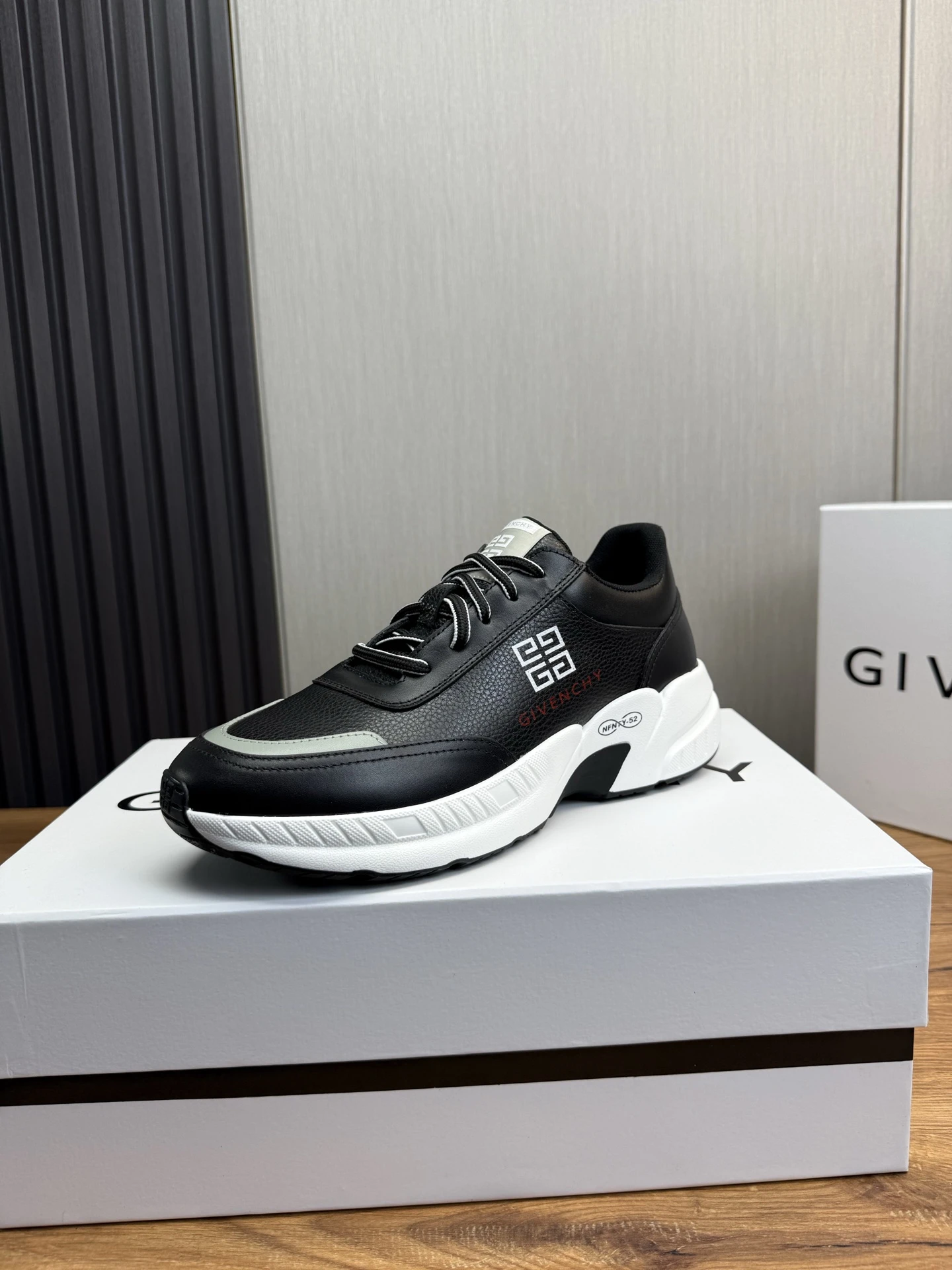 Givenchy Sneakers — c6632cff