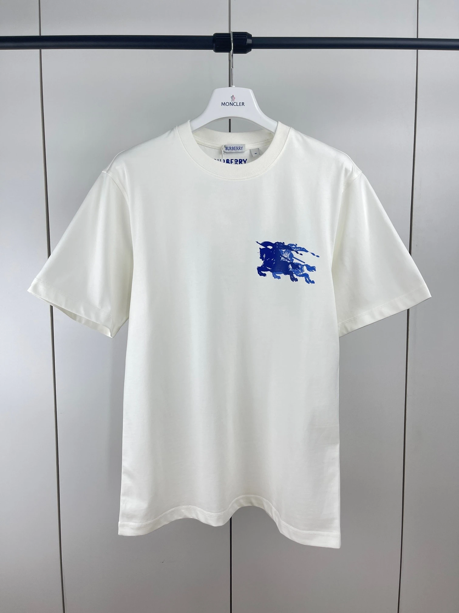 Burberry T-Shirt — 5487273b