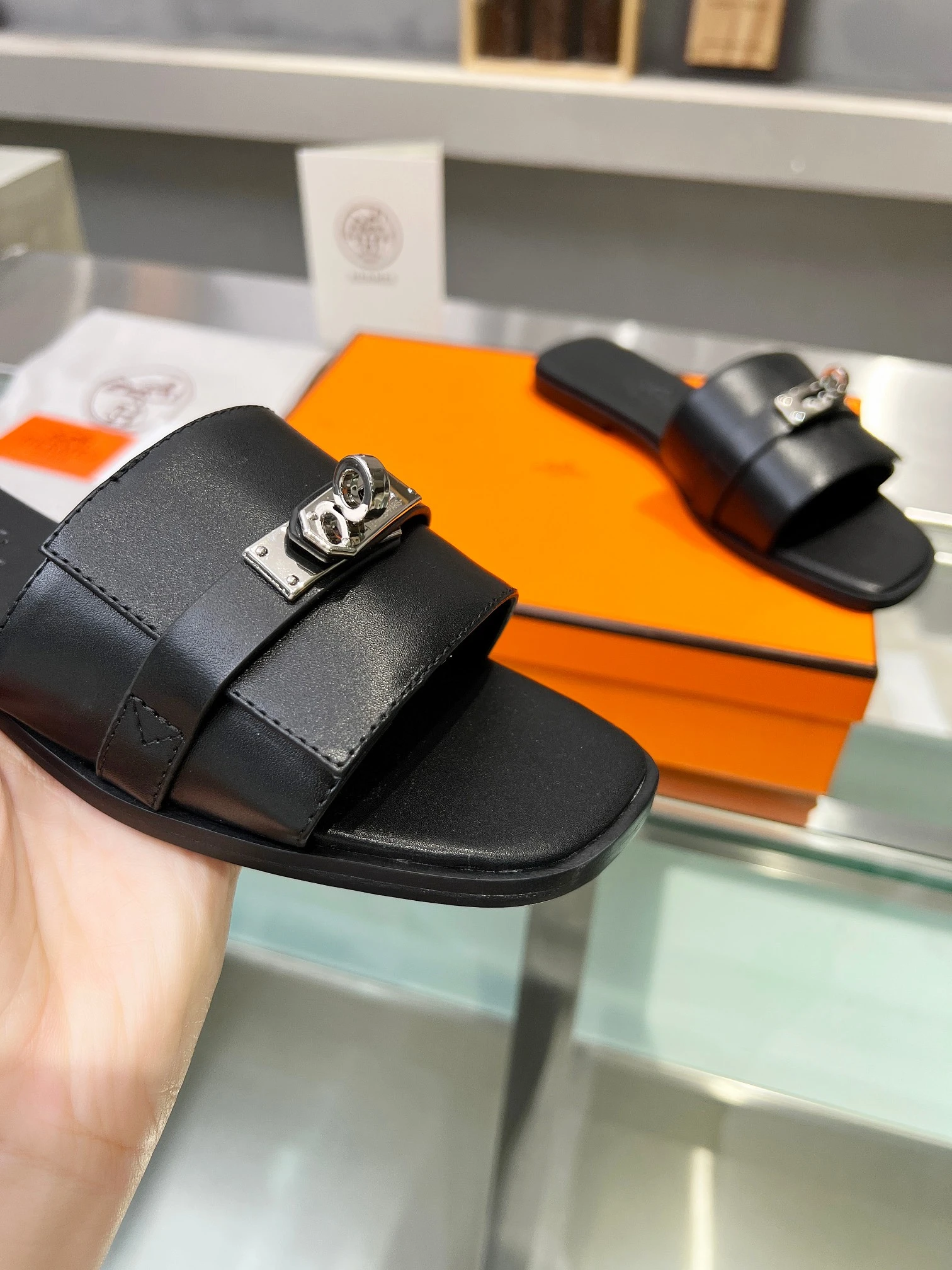 Hermès Slippers — 4063095d