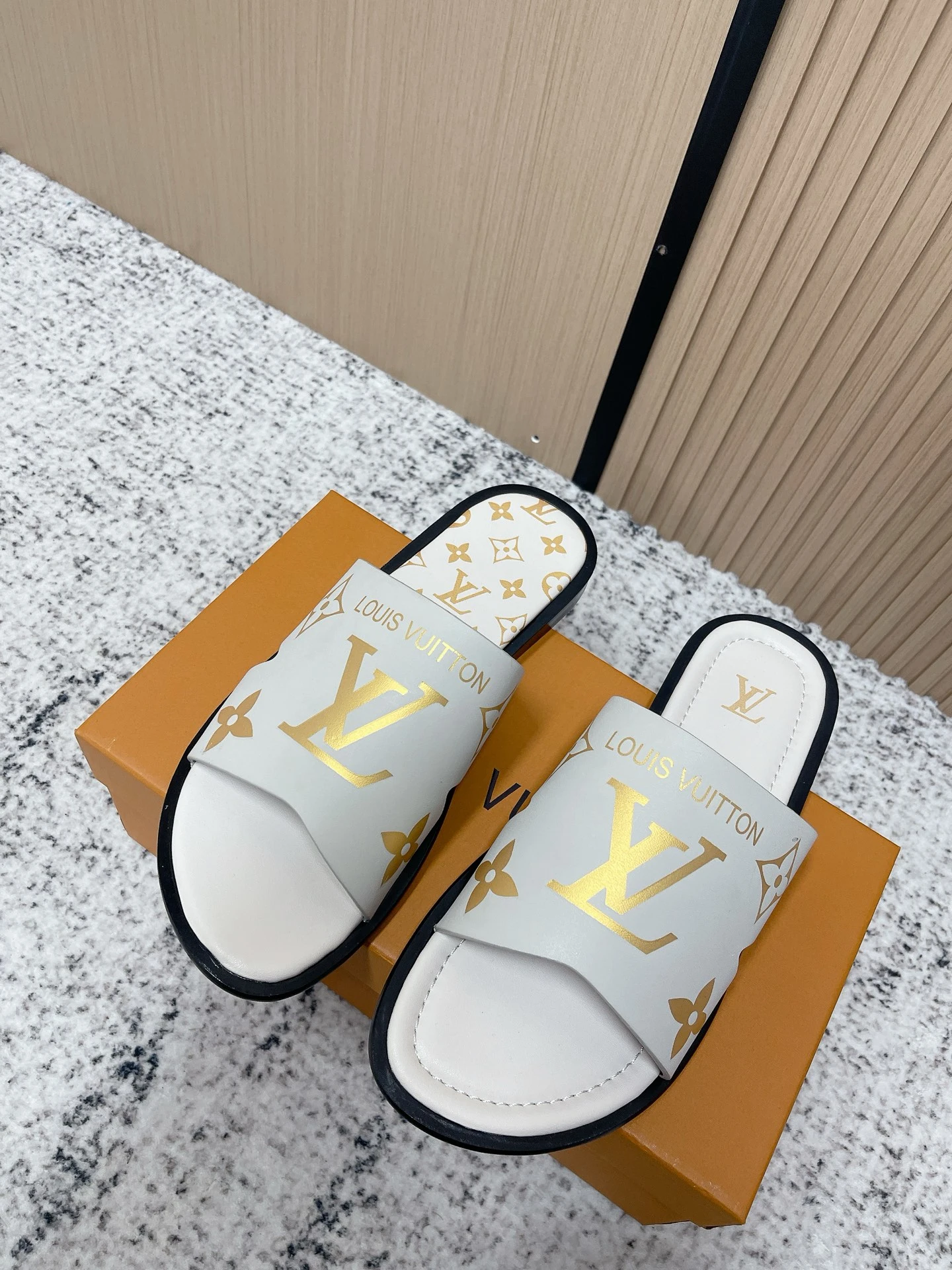 Louis Vuitton Slippers — 6285f8f0