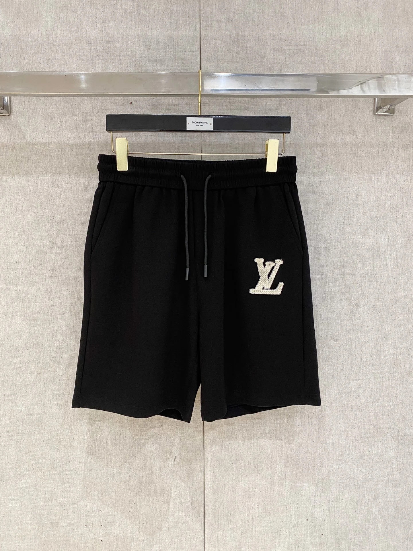 Louis Vuitton Shorts — e2632972