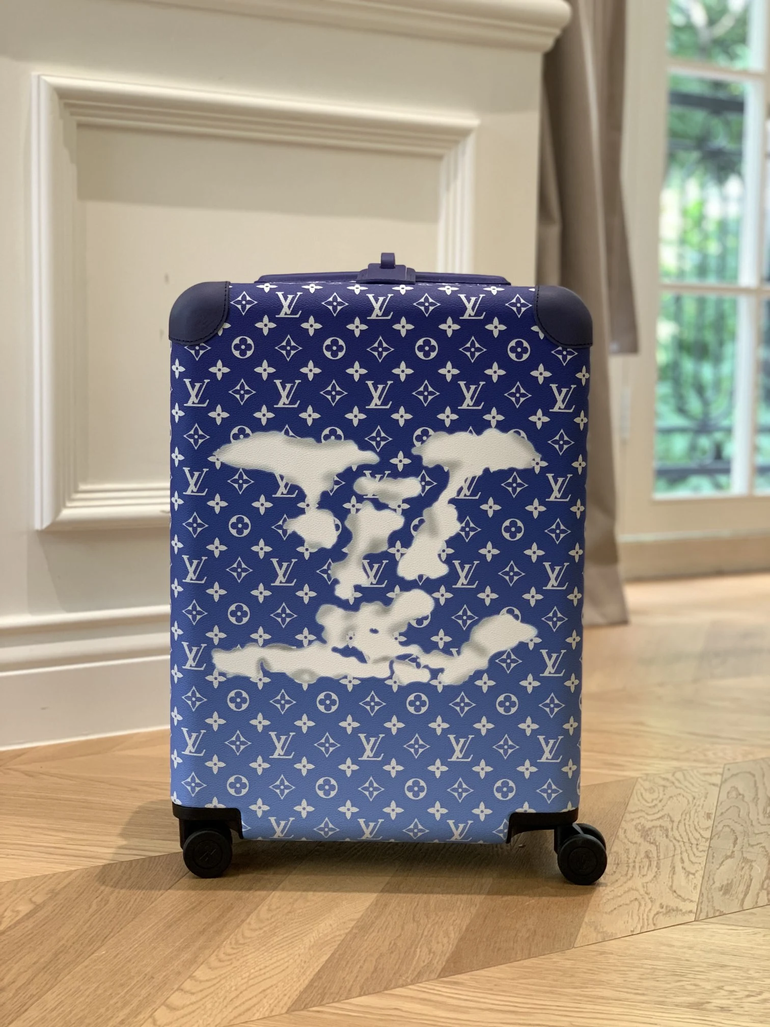 Louis Vuitton Luggage — ffdbaa99