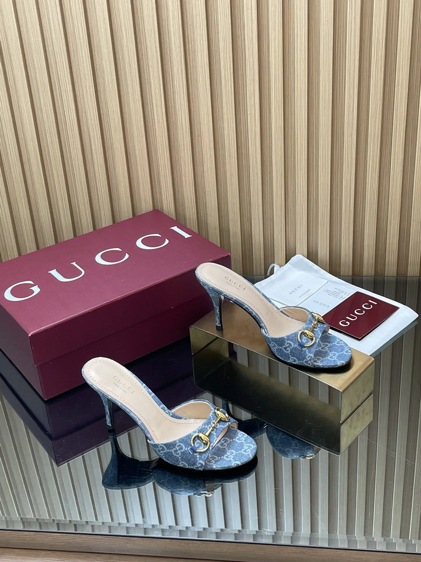 Gucci Slippers — b8212035