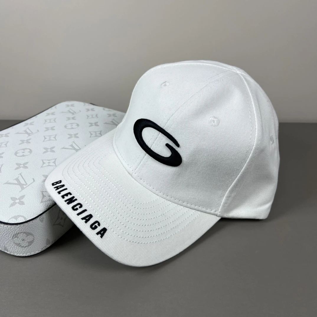 Balenciaga Hat — 33352264