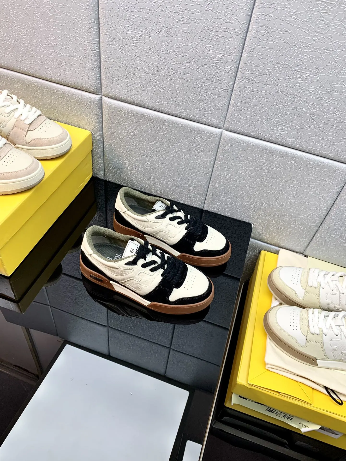 Fendi Sneakers — c4ba2330