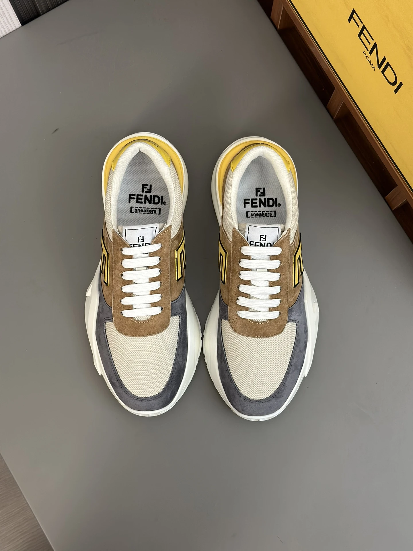 Fendi Sneakers — 33428365