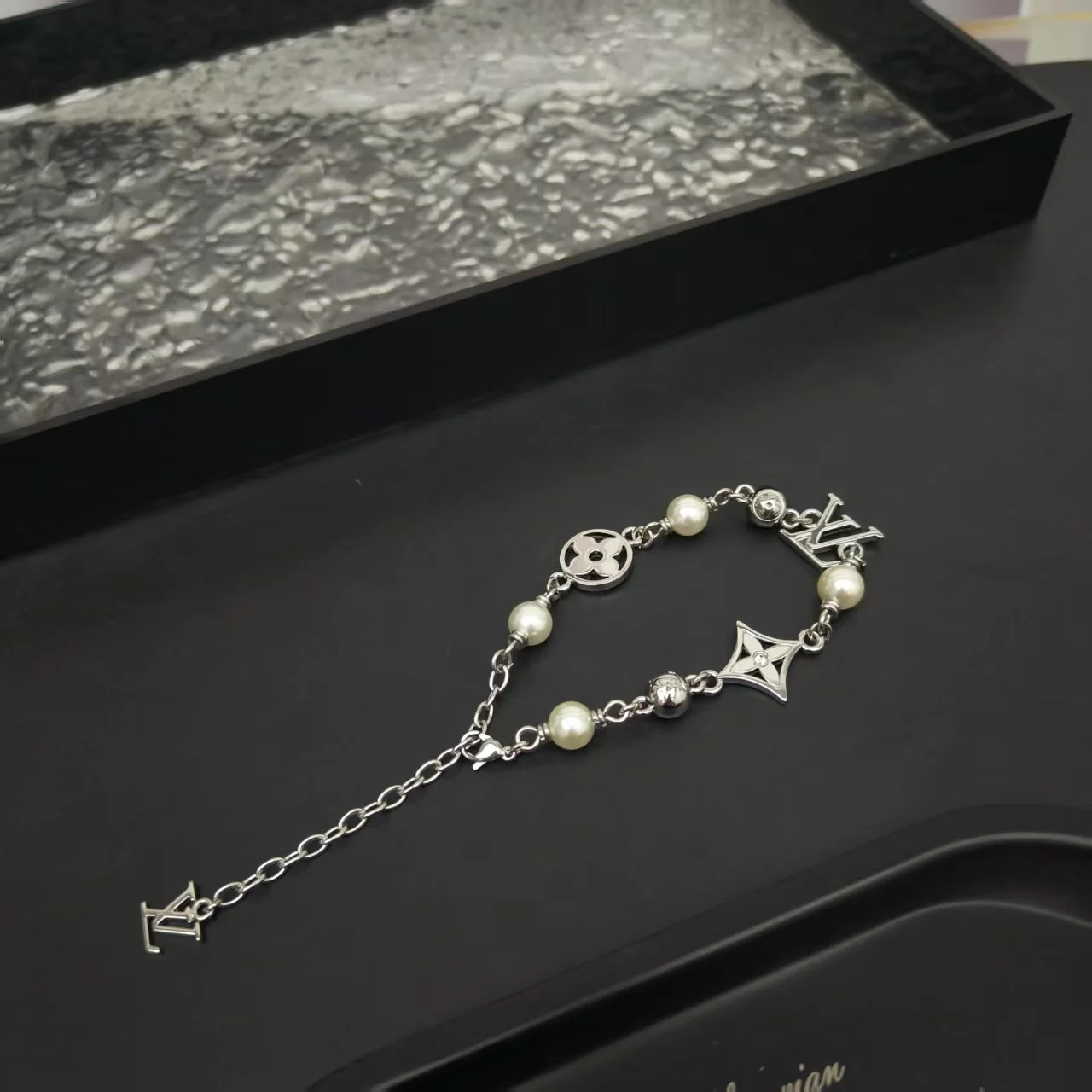 Louis Vuitton Bracelets — d8bd2f3a