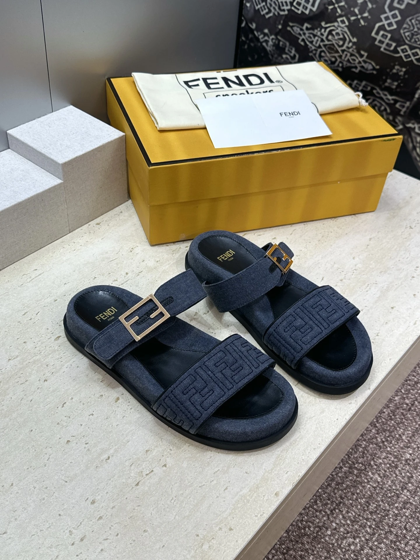Fendi Slippers — 57798054