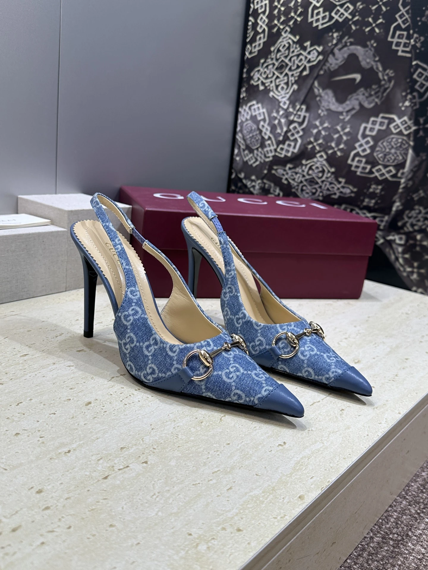 Gucci Sandals — 8298c6d7
