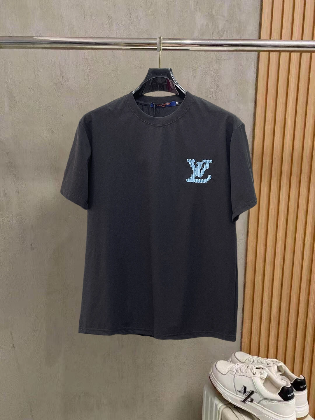 Louis Vuitton T-Shirt — 8213c0c2