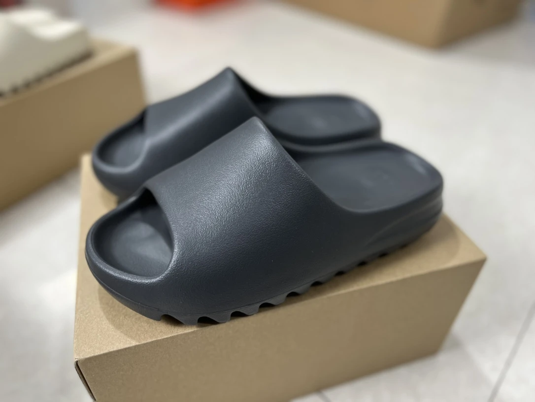 Adidas Slippers — 8f527c5f