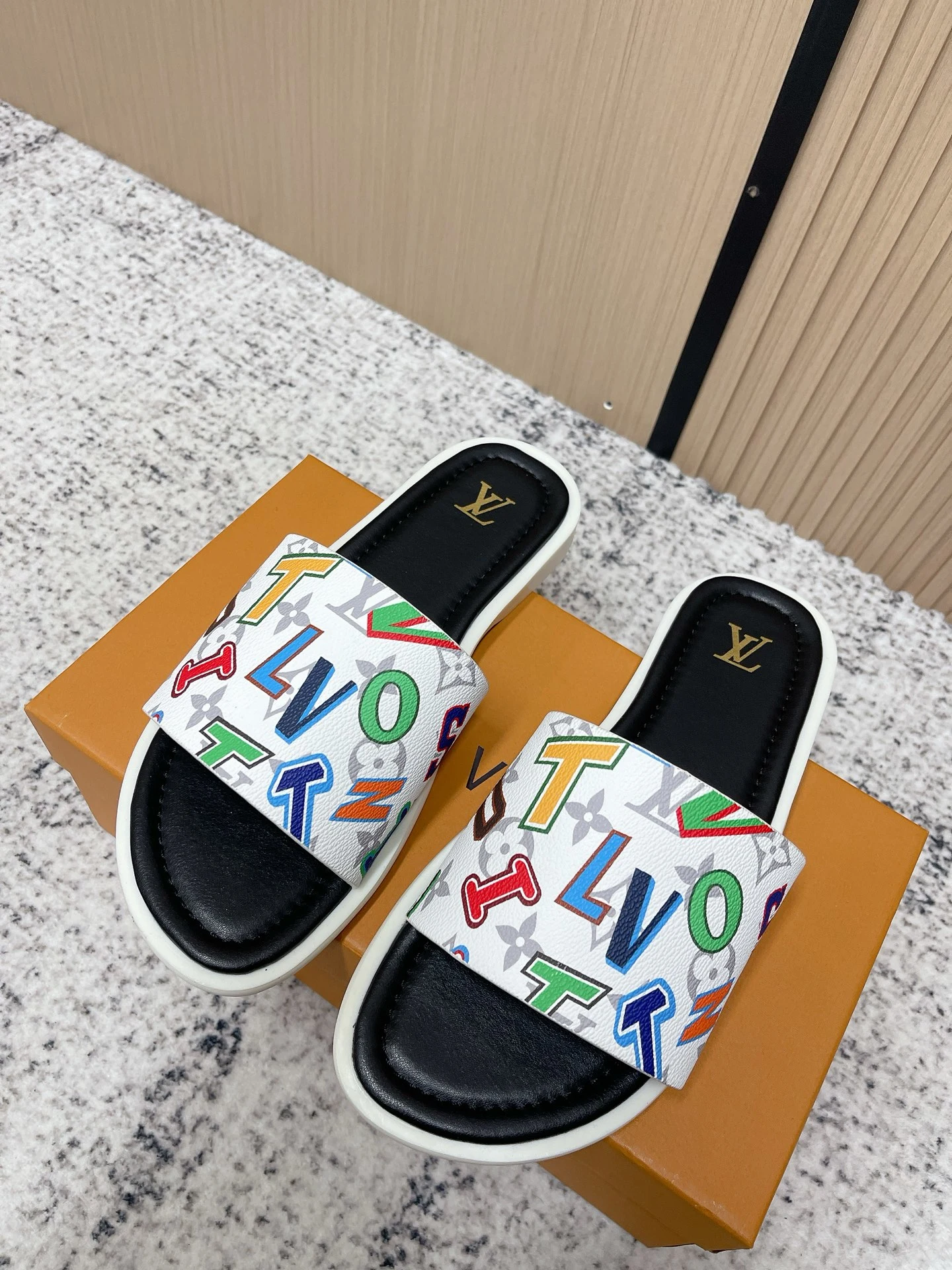 Louis Vuitton Slippers — 37a78d9a