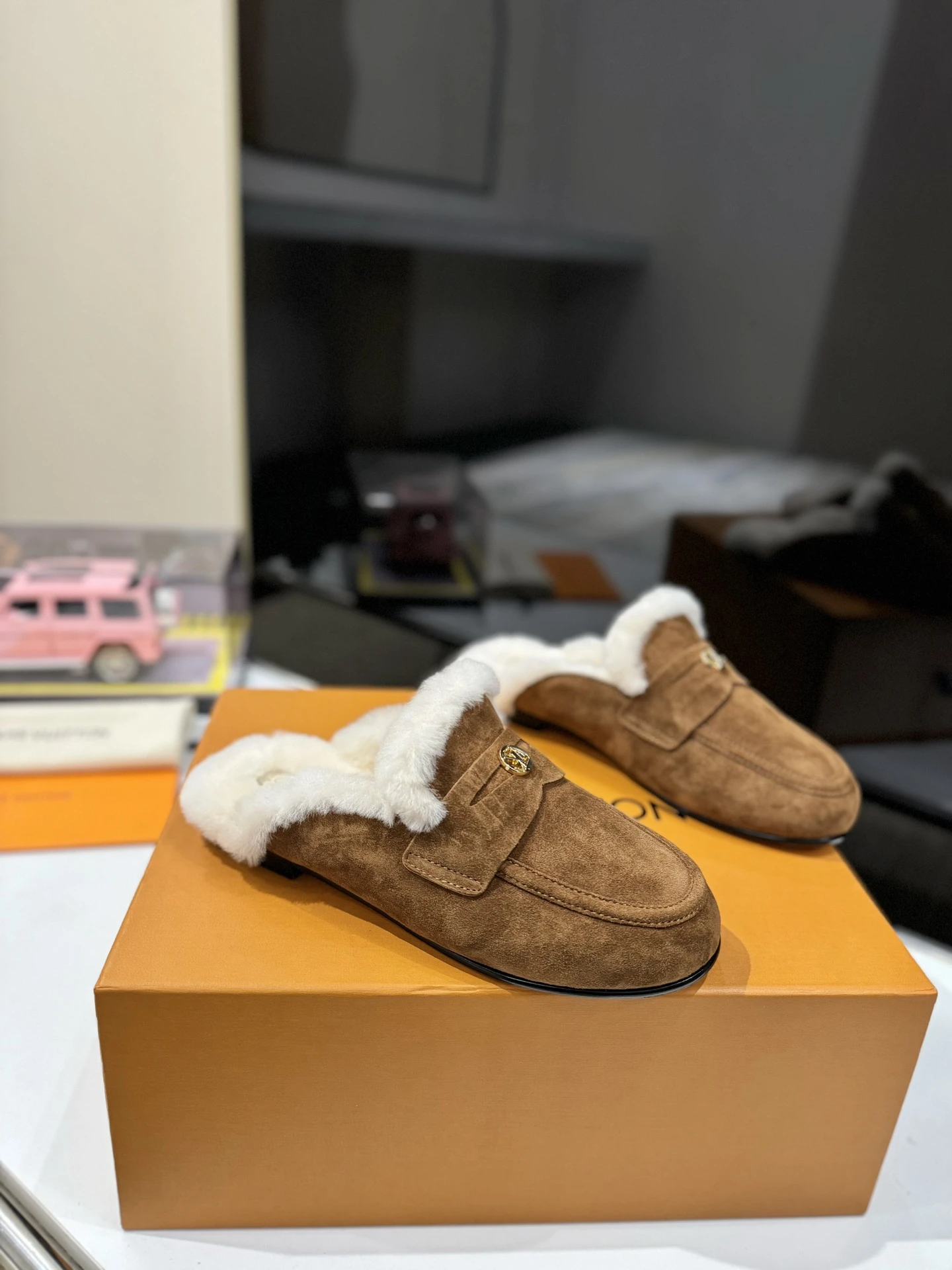 Louis Vuitton Slippers — 5b2c62d2