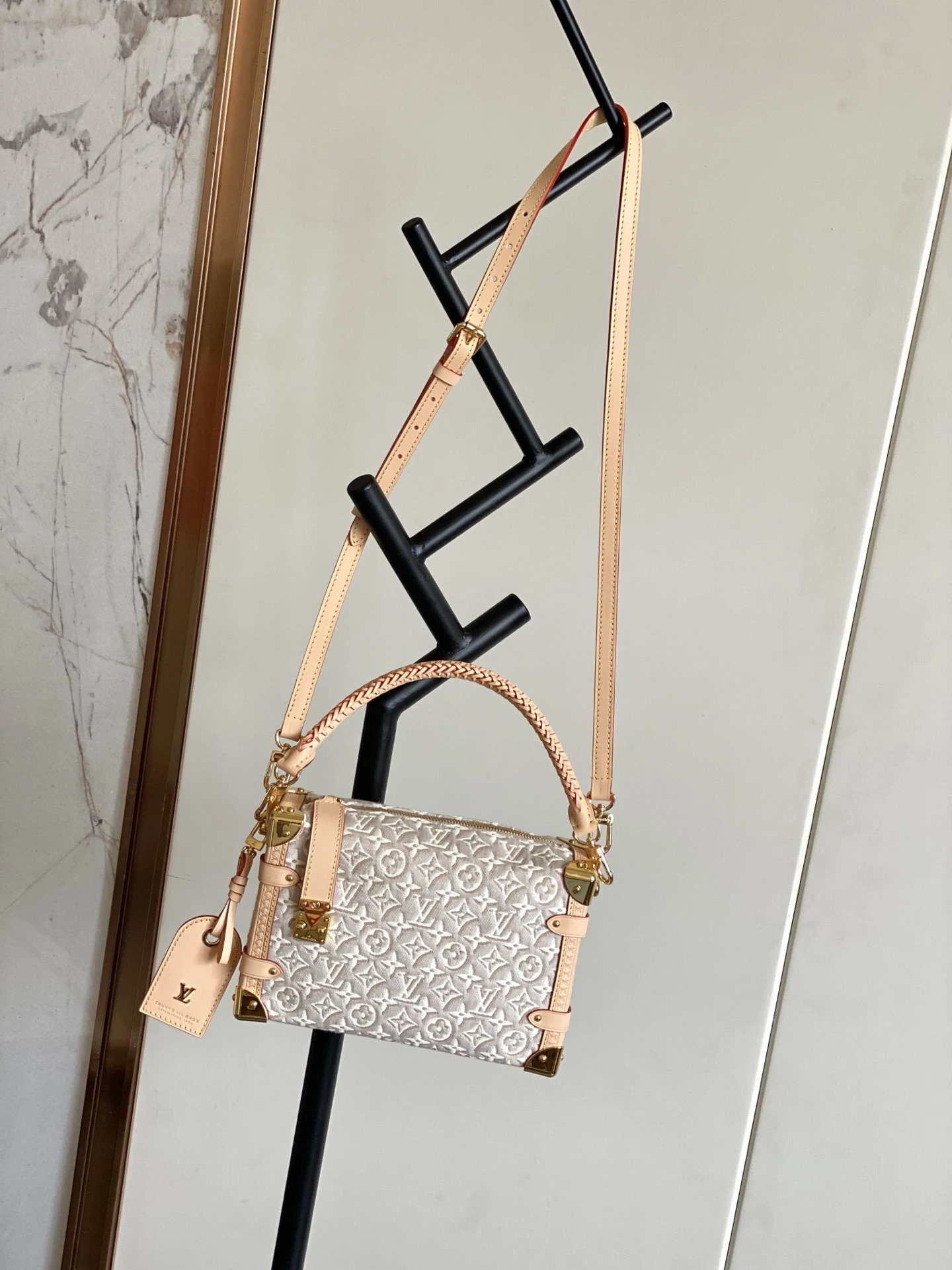 Louis Vuitton Bag — 18861b77