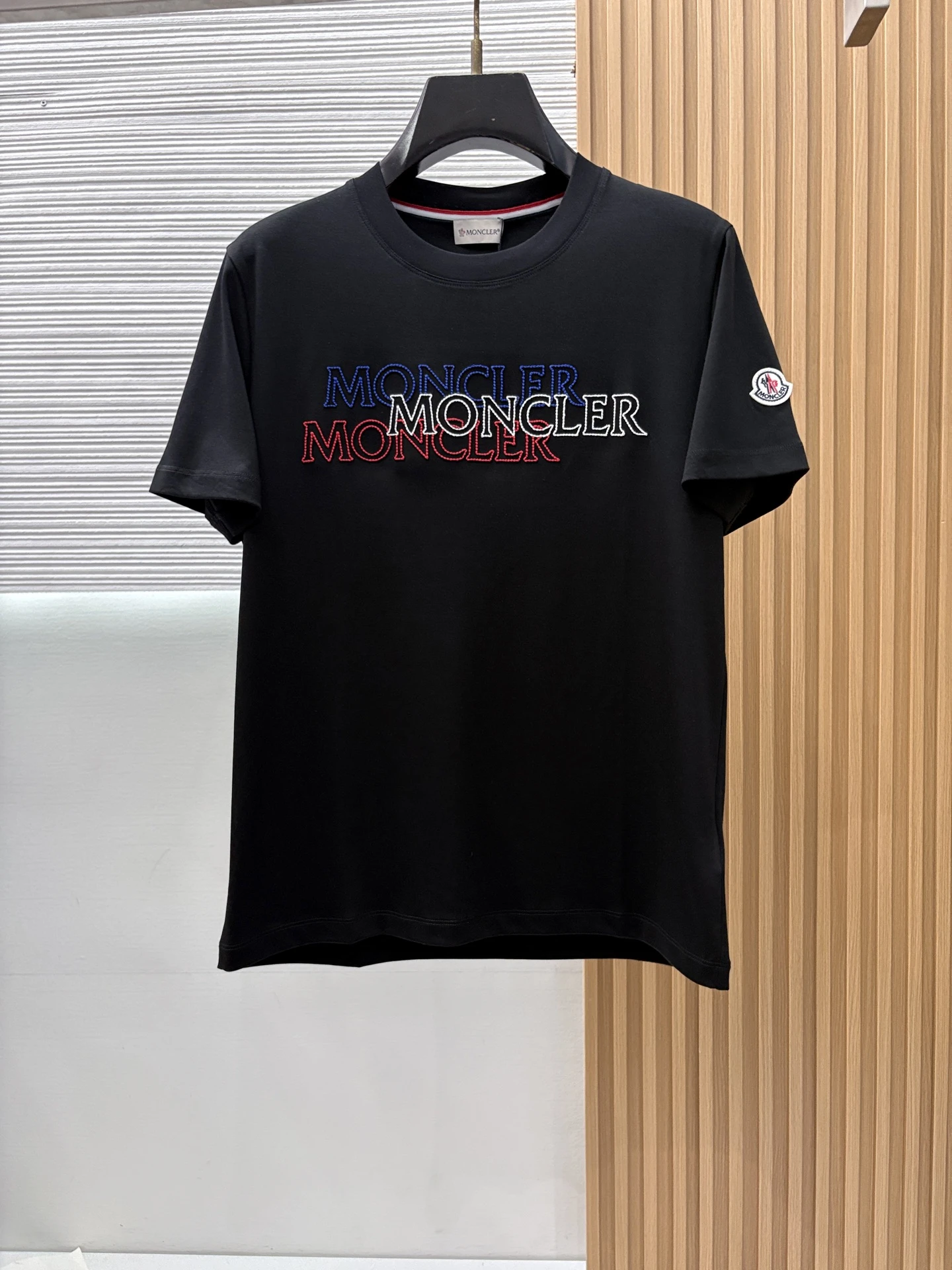 Moncler T-Shirt — fd32c109