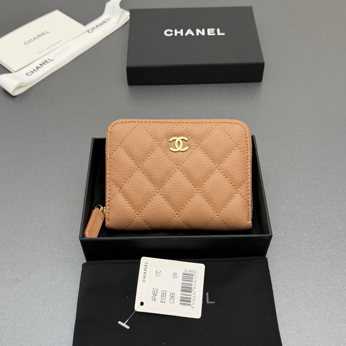Wallets — 65d7f5c5