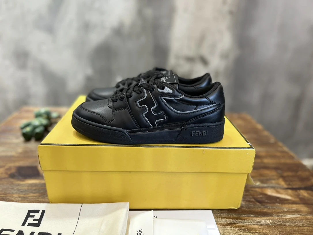 Fendi Sneakers — 8c317bfb