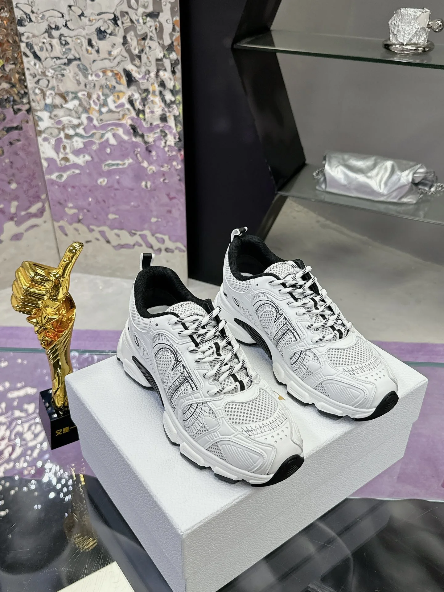Dior Sneakers — 724b9bc2