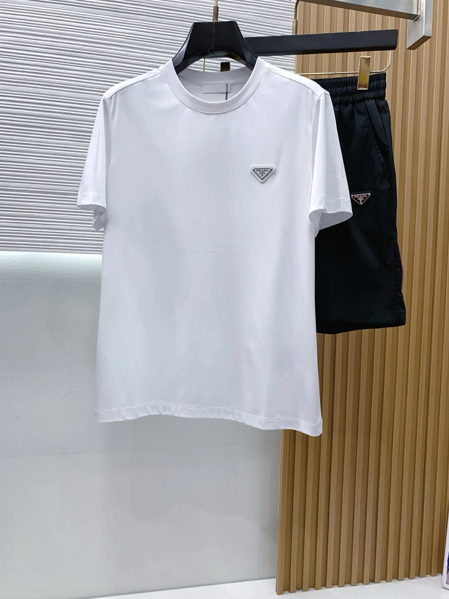 Prada T-Shirt — 86af51bb