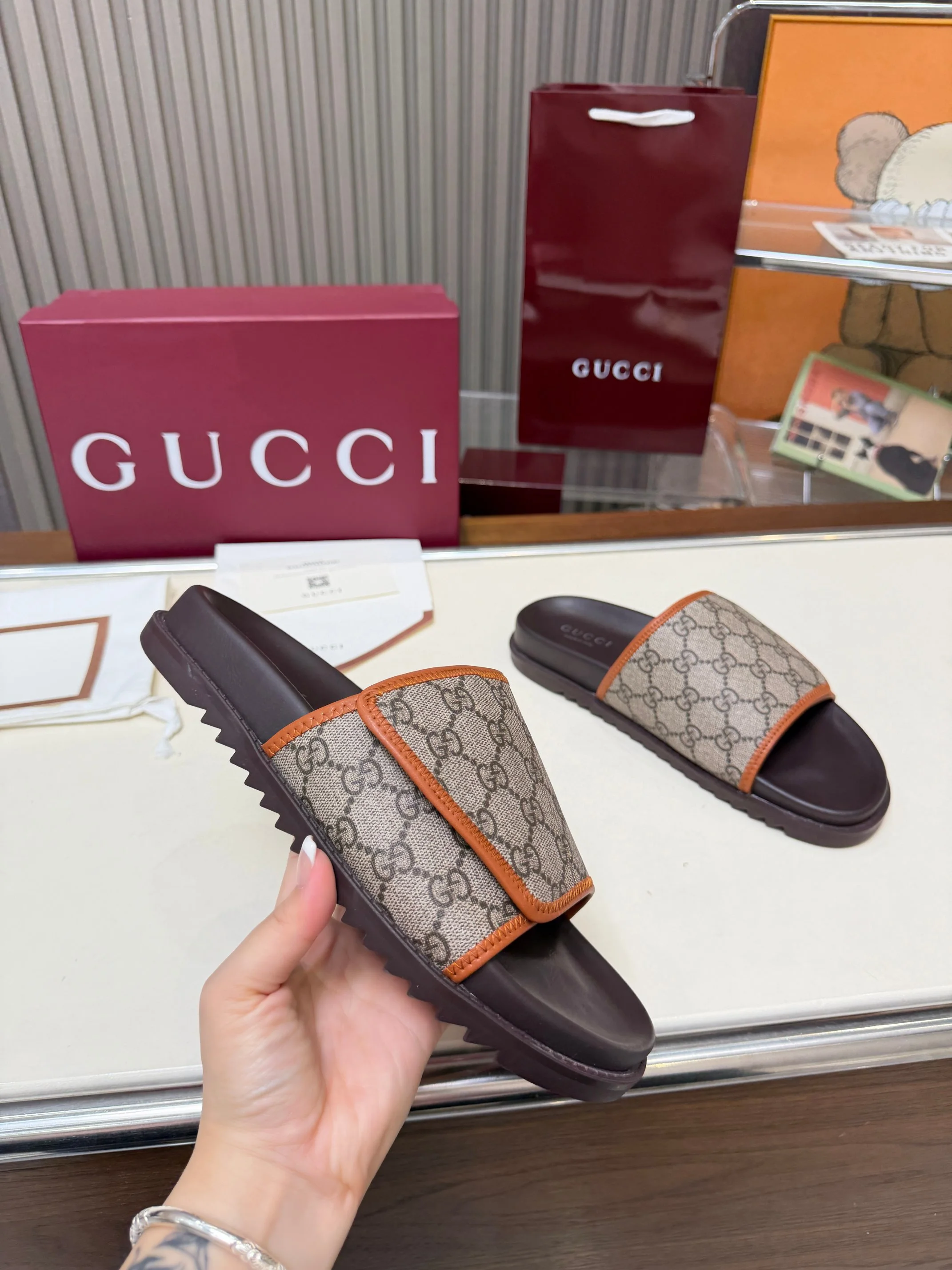 Gucci Slides — 4243ccd3