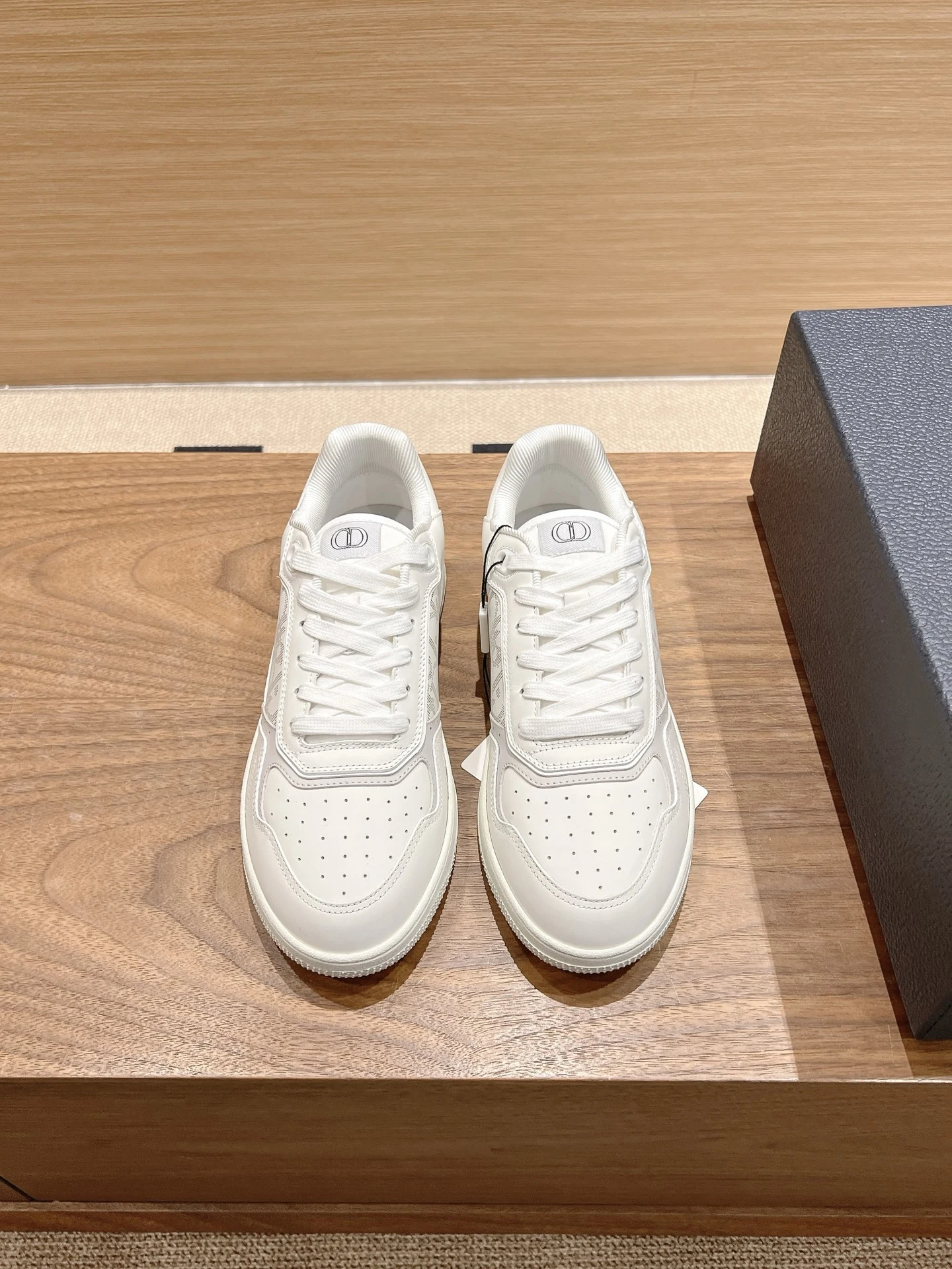 Dior Sneakers — 5e6435b9
