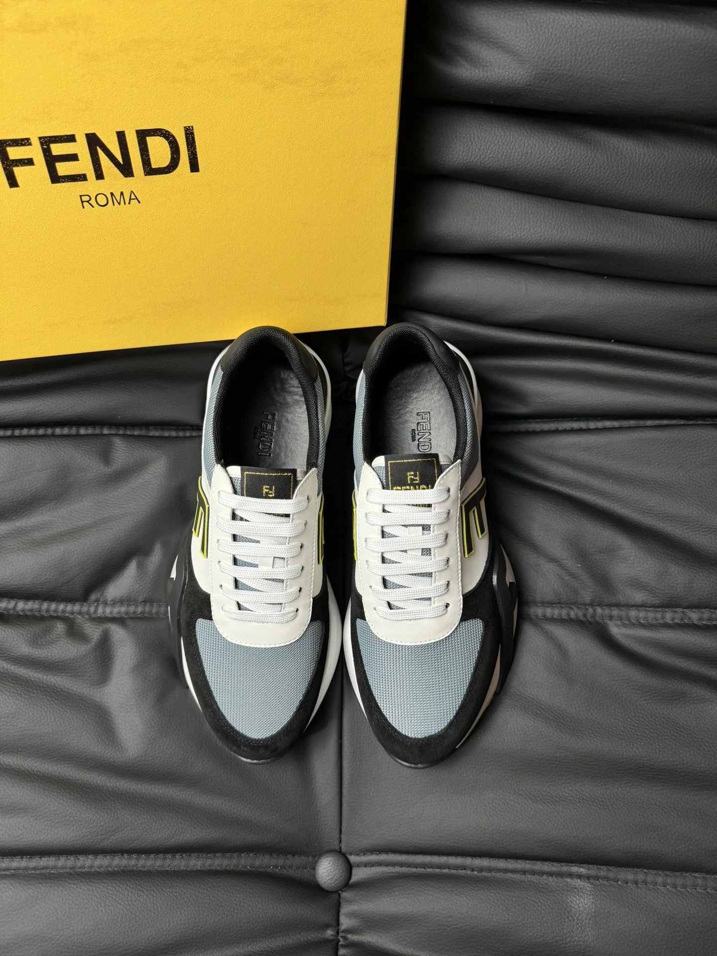Fendi Sneakers — 609d9466