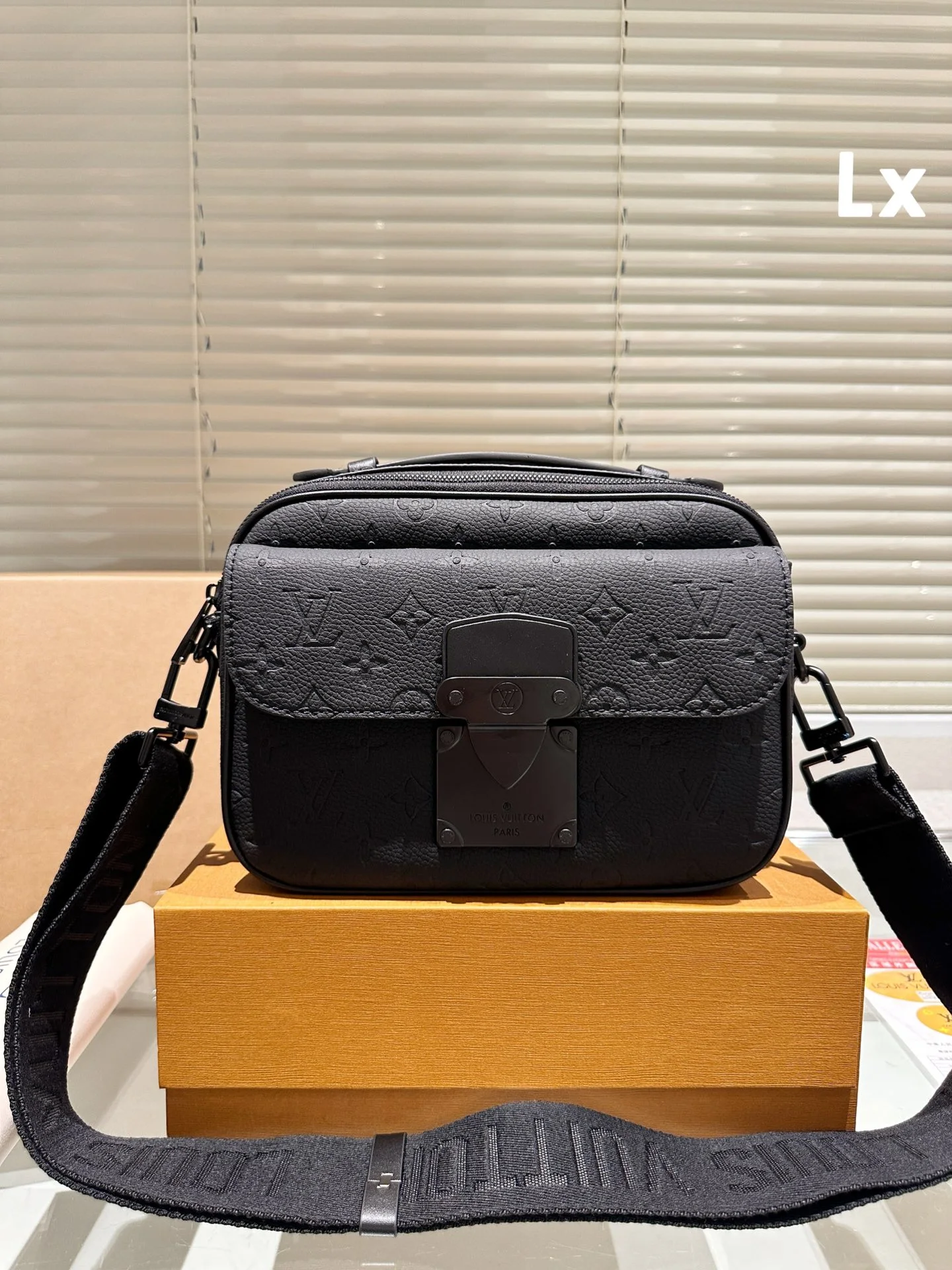 Louis Vuitton Bag — f627dd38