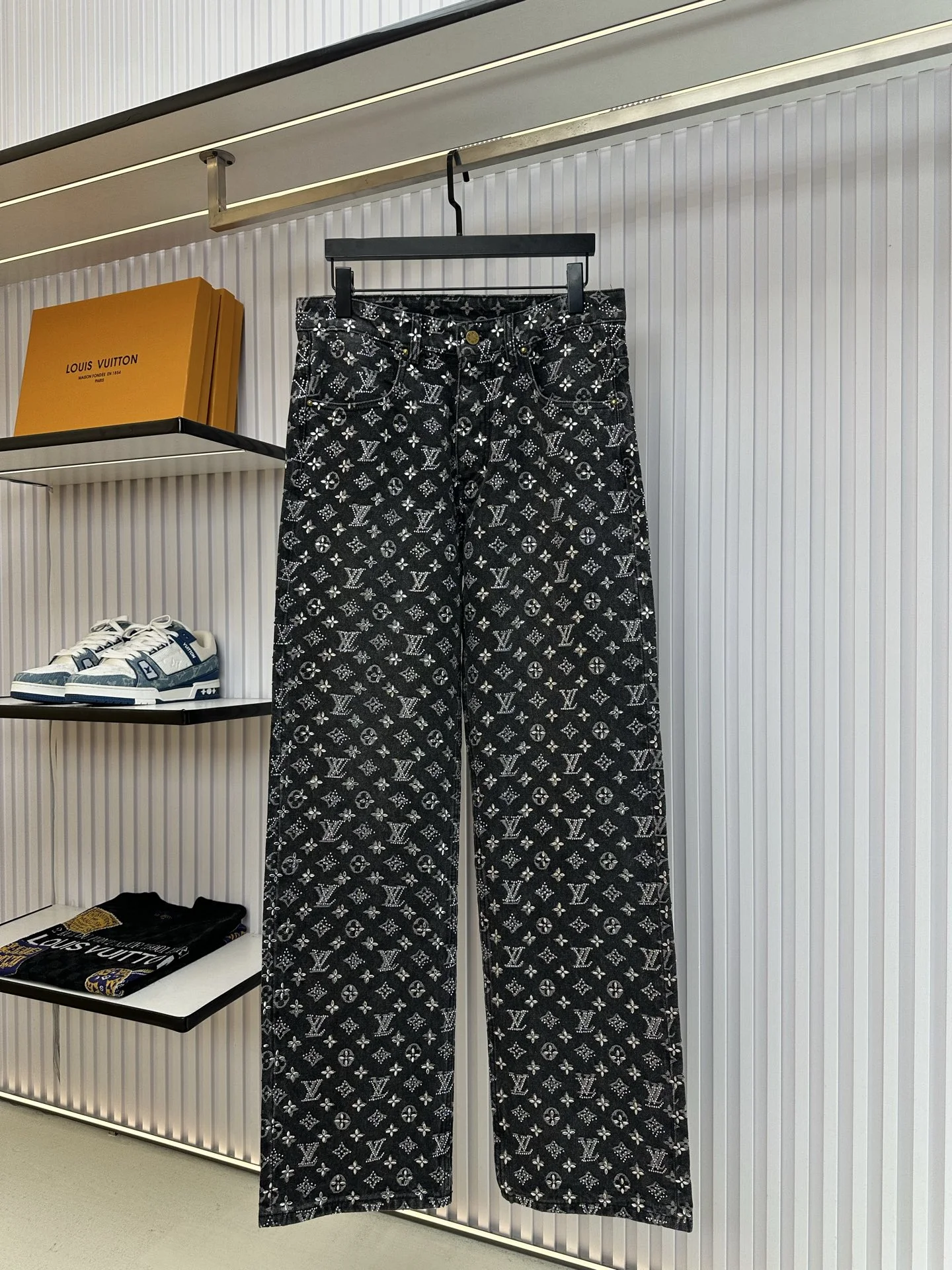 Louis Vuitton Jeans — 2872eacf